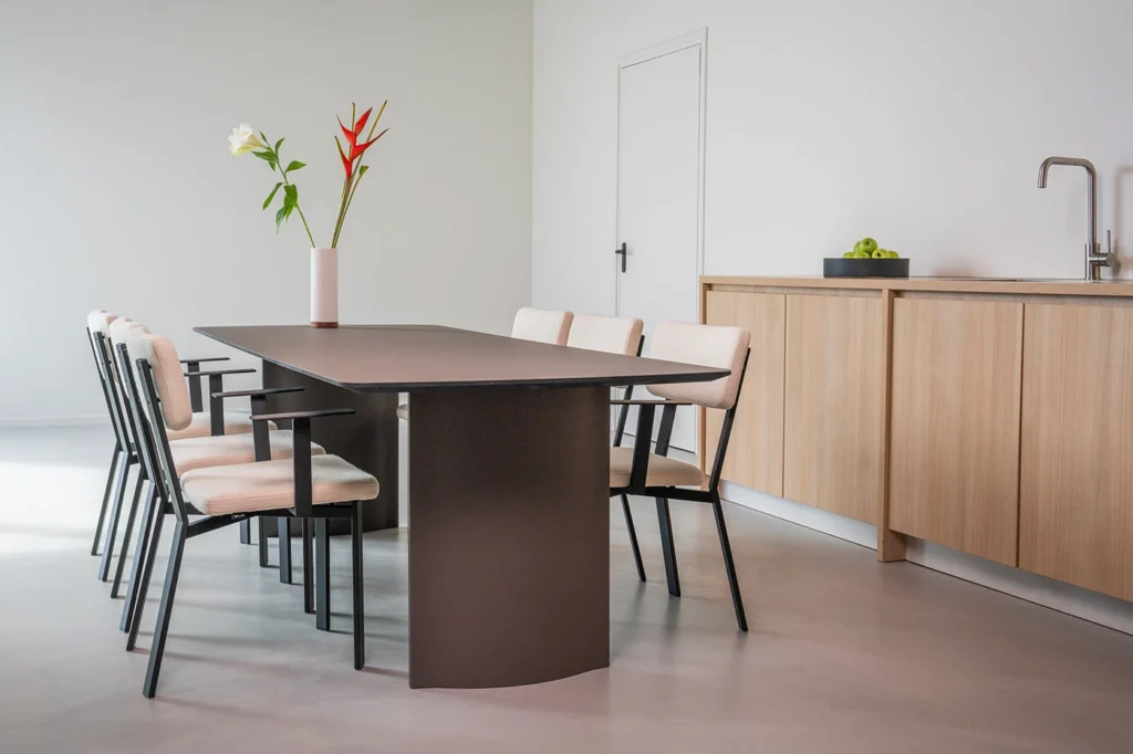 Bàn ăn thông mình giúp tối ưu không gian